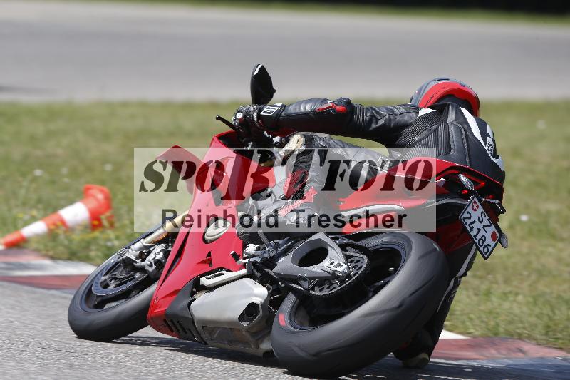 /27 12.06.2025 Ducati Schweiz Trackday Warmup  ADR/gelb-jeaune/19-2